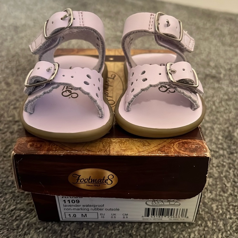 Infant gently used lavender footmates sandals